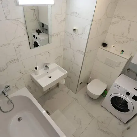 Savada Pink - With Parking And Wifi, Parking 5 Eur Per Day Belgrade